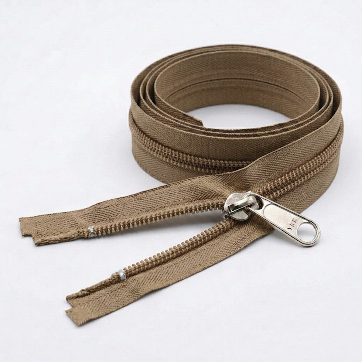 YKK teilbar, Spirale, beige 573, 100 cm, Metallsteckteil, 10mm, Band 40mm, Doppelgriff (10CF open)